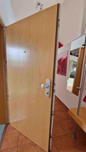 Gepflegte 3 1/2-Zimmer-DG-Wohnung mit gehobener Ausstattung und EBK in Rutesheim - provisionsfrei! – Eingang mit SafeTuer.de 