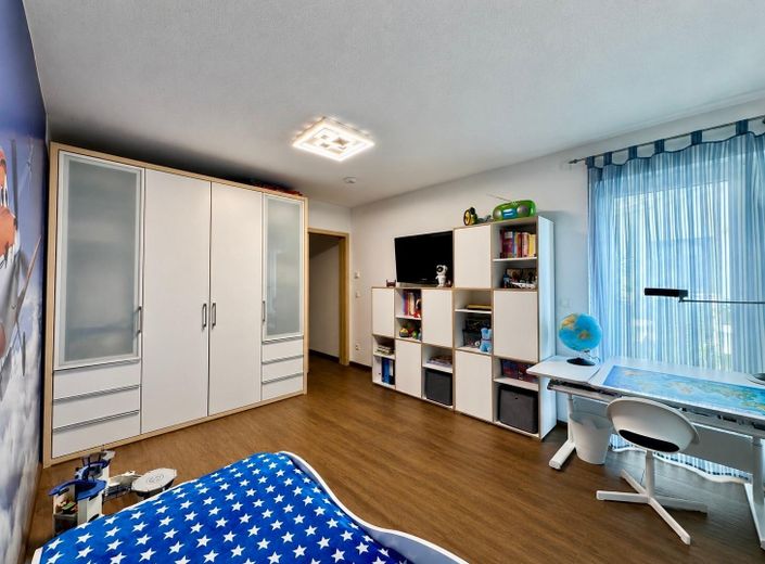 Exklusive 4-Zimmer-Penthouse-Wohnung in der Stadtmitte Offenburg – Kinderzimmer 1
