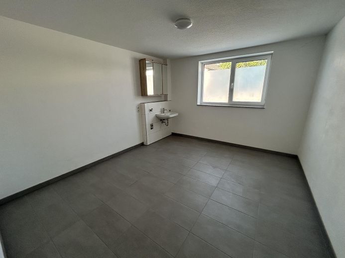203 m² | Neubau 2021 | Garten | 2 Garagen | Wärmepumpe | Frensdorf – UG Zimmer 2