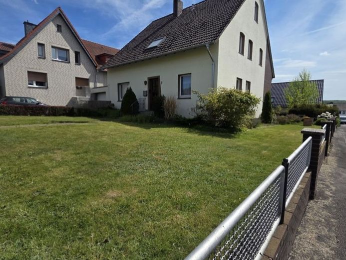 Haus mit zwei Wohneinheiten in Lüstringen auf tollem Eckgrundstück – Foto 1