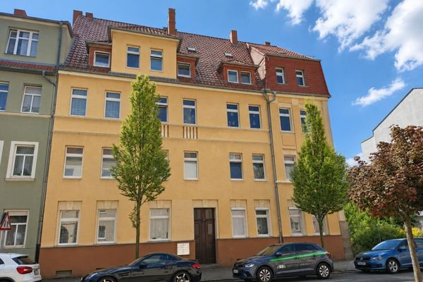 ERSTBEZUG nach Sanierung | 2 Zimmer mit Küche, Duschbad und Balkon