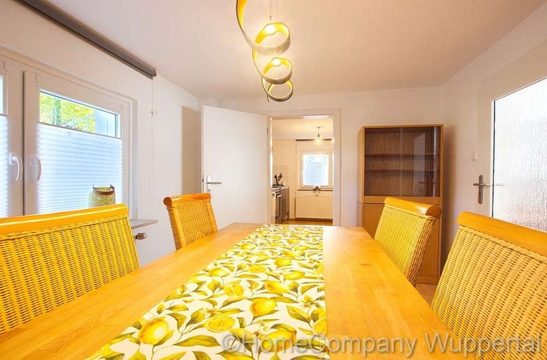 Schöne 3-Zimmerwohnung mit DSL-Wifi und PKW-Stellplatz in Solingen-Gräfrath – a6c60d19e1be9b706c69e0b74da149f2b58dbff6.jpg