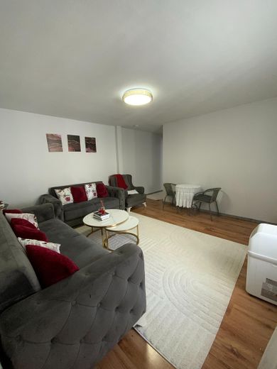 3-Zimmer-Wohnung mit Balkon in zentraler Lage – Wohnzimmer