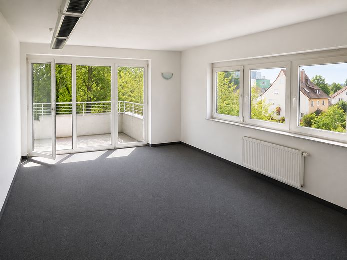 Moderne Büroeinheit mit Terrasse, Balkon und TG-Stellplätzen (provisionsfrei) – Bürofläche