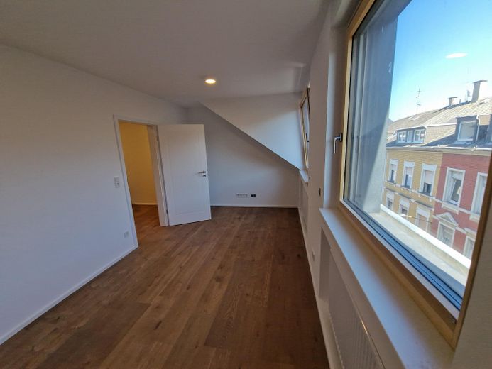 Pierwszy wynajem po remoncie generalnym - luksusowe 3-pokojowe mieszkanie w centralnej lokalizacji Trewiru – Schlafzimmer 1