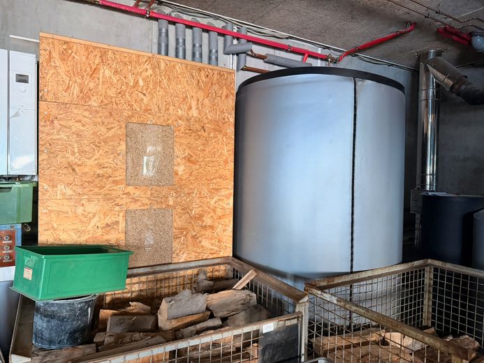 Dom jednorodzinny o wyjątkowej architekturze i dużym potencjale – Pelletsspeicher +Wärmespeicher
