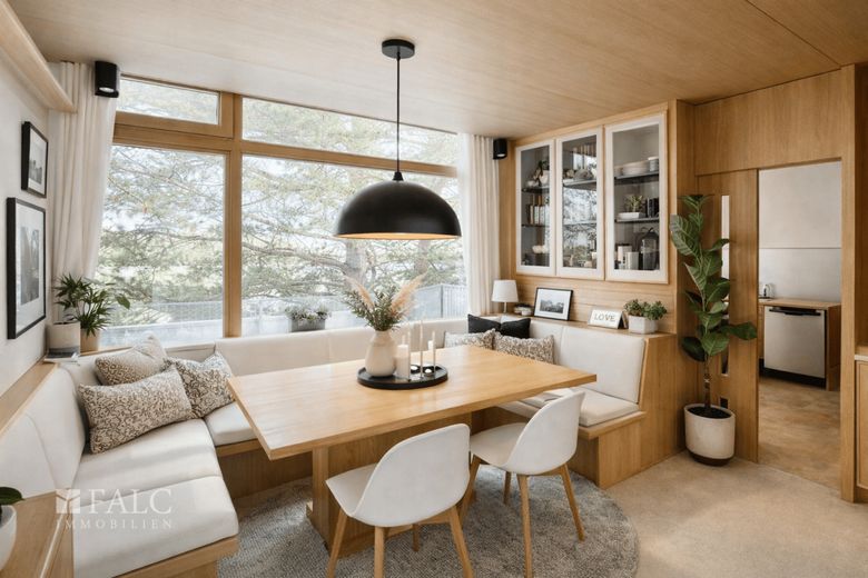 Exklusive Penthouse-Wohnung mit großzügiger Dachterrasse und Bergpanorama – Einrichtungsbeispiel Essbereich