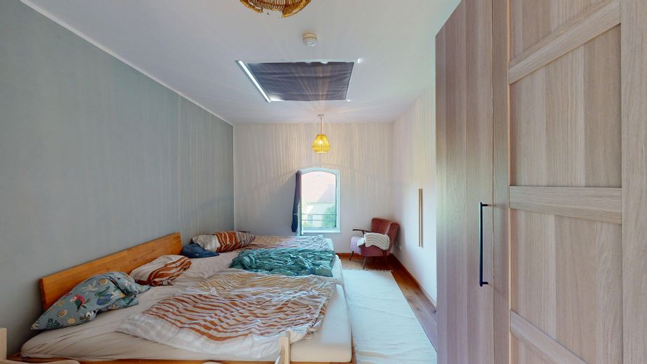 Modernes Reihenhaus im kernsanierten Hofensemble mit Wärmepumpe und langfristigem Mietverhältnis – Schlafzimmer 2.OG