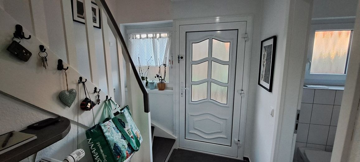 Einziehen und aufblühen: modernisiertes 5,5 Zimmer Reihenhaus mit Garten & Terrasse – provisionsfrei – Foto 2
