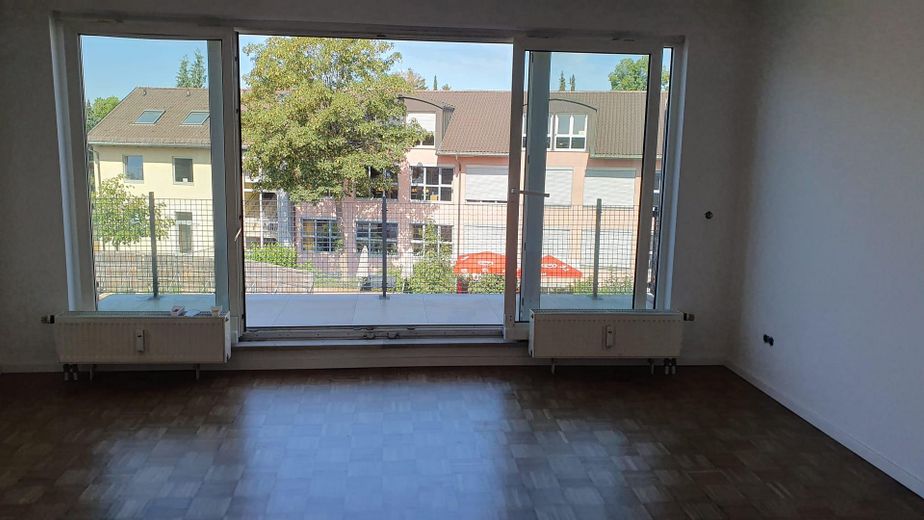 1-Zimmer-Wohnung mit tollem Westbalkon – Großes Zimmer mit Balkon