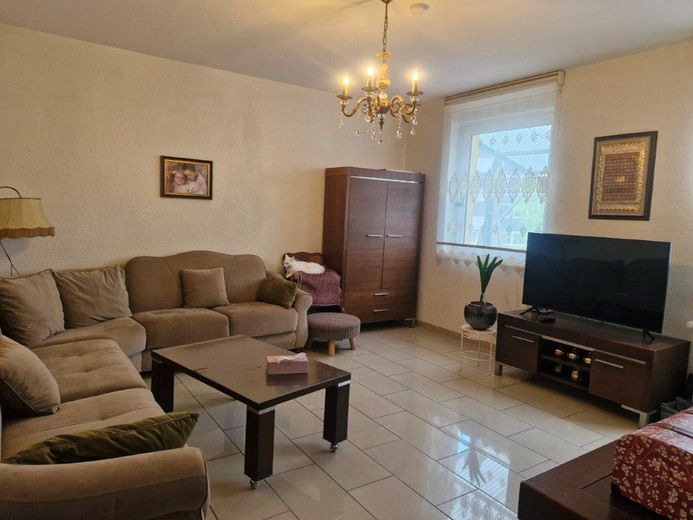 Geräumiges Wohnzimmer