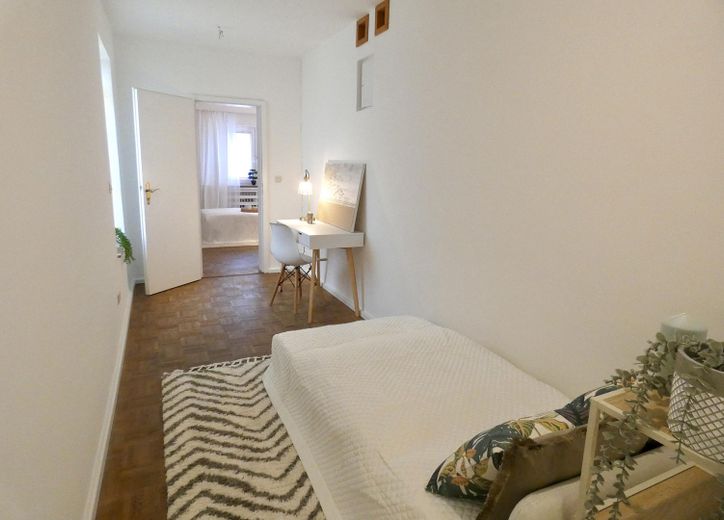 Stilvolle Innenstadtwohung 62 m2 in historischem Wohnhaus, Griesheim-DA – Gästebett / Büro