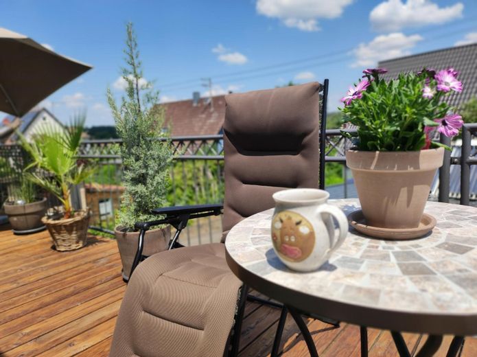 Stilvolles Landhaus mit vielseitig nutzbarer Werkstatt – Terrasse