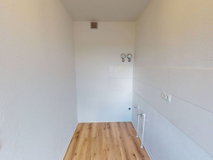 Einziehen. Einkuscheln. 1. Kaltmiete sparen: Helles 1-Zimmer-Appartement mit Balkon – Ansicht II: Küche
