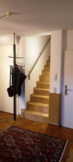 Sonnige Maisonettewohnung – Treppe nach oben