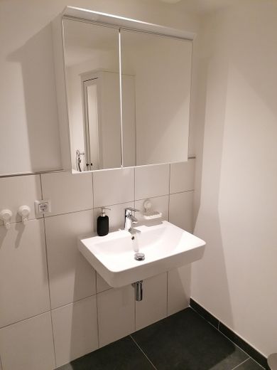 Not suitable for family! Single rooms near TH Cologne campus, Bayer-Chempark – Bad