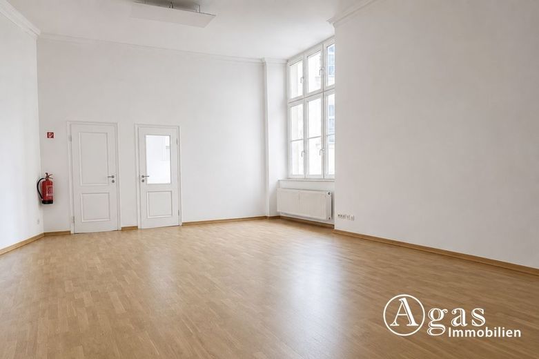 Travailler avec vue sur la Spree - Surface de bureau exclusive dans un emplacement berlinois représentatif au bord de l’eau – Bürofläche (siehe Grundriss, 1.)