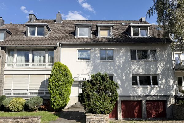 Stilvoll modernisierte Dachgeschosswohnung - Ausbauoption zur Maisonette mit Dachterrasse