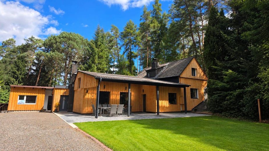 Forsthaus / Chalet in Alleinlage * Kernsaniert * – Foto 1