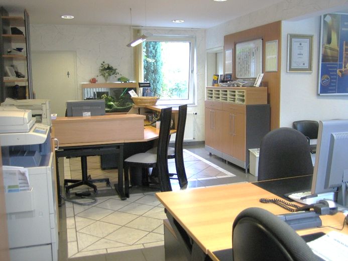 Drei Einheiten, ein außergewöhnliches Anwesen in sehr guter Lage – Wohnen, Arbeiten & Vermieten! – Büroräume Bürohaus 