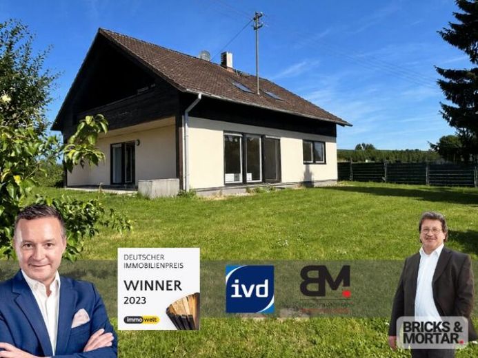 Ein-/Zweifamilienhaus mit großem Garten, Balkon, Terrasse und zwei Garagen in Dasing – फोटो 1