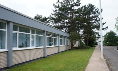 Helles und ruhiges Büro in Top-Lage in Hanau-Großauheim – Gebäudefront