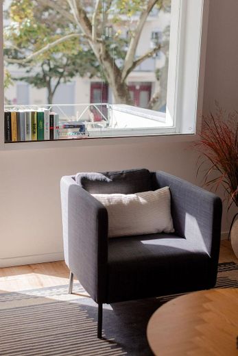 ¡Sin comisión! Tu hogar en Charlottenburg: luminoso apartamento de 3 habitaciones con balcón, cocina equipada y ascensor – Details Wohnzimmer