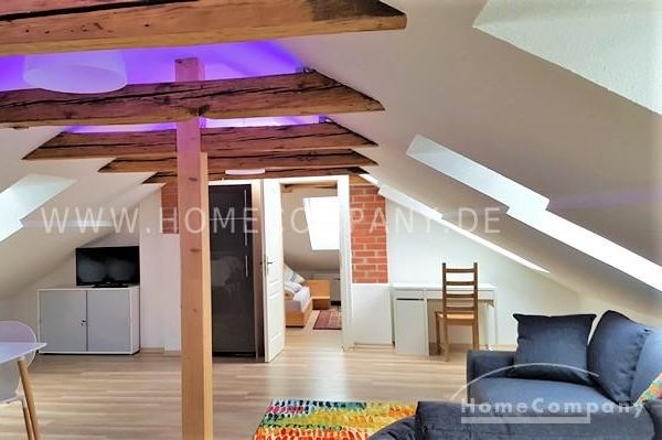 21634 HomeCompany Dresden सुसज्जित/फर्निश्ड Dresden-Dobritz में बड़ा 3-कमरों वाला अटारी अपार्टमेंट, अधिकतम 5 व्यक्ति