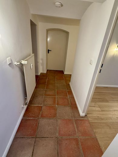 Repräsentative Gewerbefläche im Zentrum von Wandlitz – Flur Souterrain