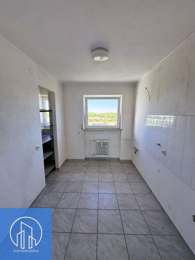 Lichtdurchflutete 3-Zimmer-Wohnung mit 3 Balkonen, Aufzug &amp; Garage - Wohnen mit Weitblick 90427 Nbg – Küche 1.0