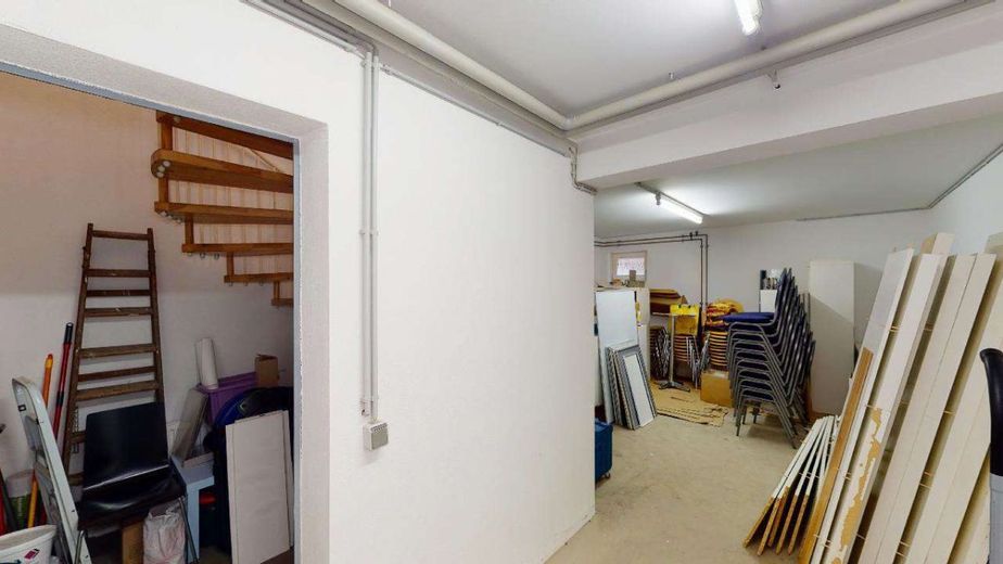 Flexible Gewerbe-/Wohneinheit mit Schaufenster &amp; Stellplätzen - ruhig &amp; citynah bei Berlin – Kellerraum und Treppenaufgang