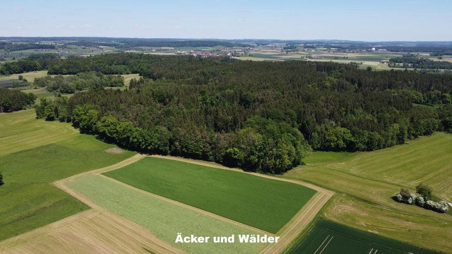 Propiedad rural idílica / paraíso natural - cerca de Múnich – Äcker und Wälder