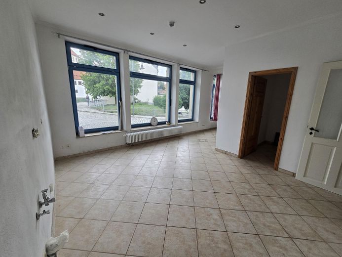Piso de 145 m² en edificio antiguo con vistas al castillo y jardín propio – AB. EG Küche m. Speiseraum