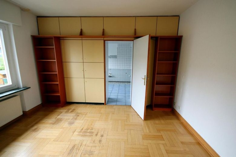 Stilvolle 4-5 Zimmer-Eigentumswohnung mit zwei Balkonen, zusätzlichem Dachgeschosszimmer, Garage und Gartenbereich – Bild 4