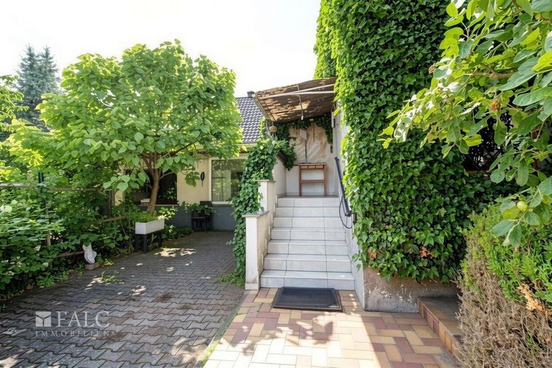 Viel Platz, tolle Lage, großes Potenzial:  Ihr neues Zuhause – Wallbox im Hof