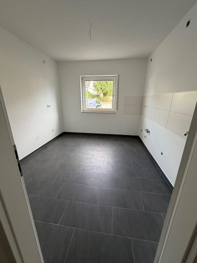 Newly renovated & quietly located – 3 rooms with balcony and lovely views – Küche
