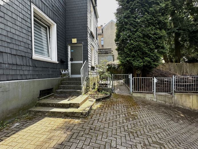 Chance für Investoren! Modernisierungsbedürftiges MFH mit 6 Wohnungen in Schwelm (voll vermietet) – Hauseingang