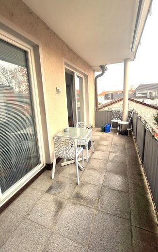 Großzügige 2-Zimmer-Wohnung, hochwertige Einbauküche, Innenstadt, Südbalkon – Südbalkon (leider bewölkt)