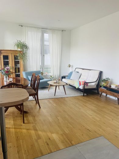 شقة جذابة خالية من العوائق في المدينة مع تراس كبير – Wohnzimmer