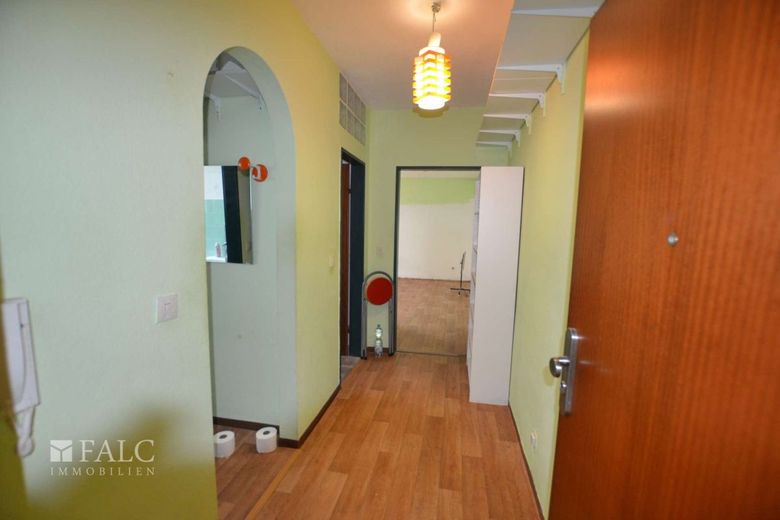 sofort verfügbares 1-Zimmer-Apartment zu verkaufen – Flur