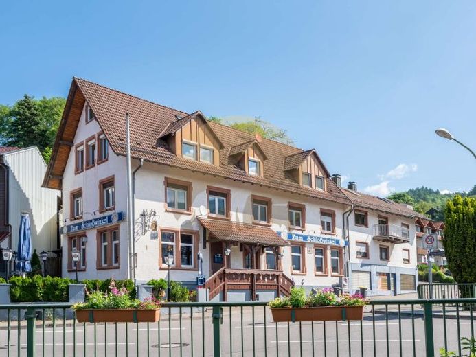 Investimento con sostanza: abitare e commercio a Bühl-Neusatz – Foto 1