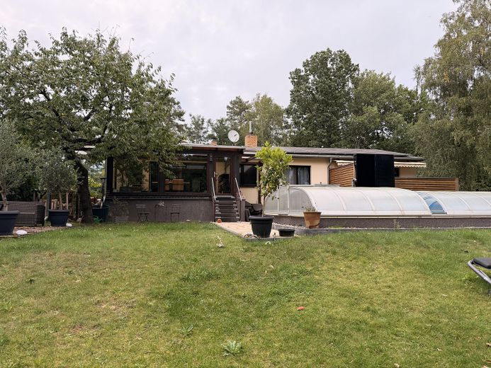 Traumhafte Wohnung in EFH mit Kamin, Garten, Pool, Wintergarten – Foto 17