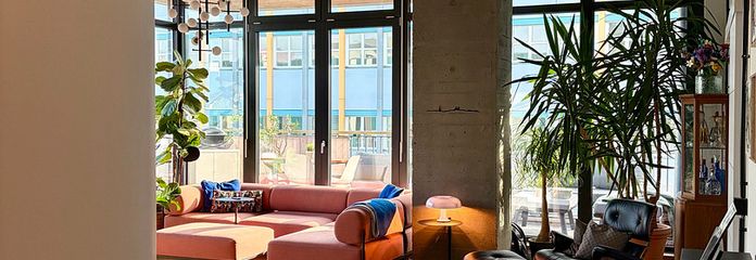 Mucho espacio para el día a día en este loft de 4 habitaciones renovado en Lichtenberg – Wohnzimmer