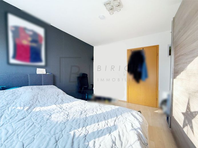 Immediately available: Well-maintained 4.5-room apartment with garage, balcony &amp; elevator – Kinderzimmer