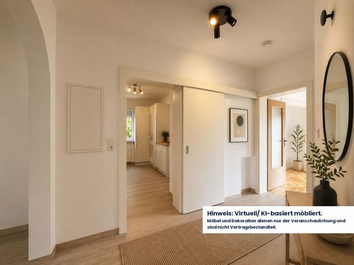Renovierte EG 4-Zimmer WHG mit Balkon, Einbauküche und Garage – KI-Flur