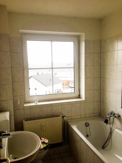 Schicke Wohnung mit Südbalkon Gartenstadt – Vollbad mit Fenster