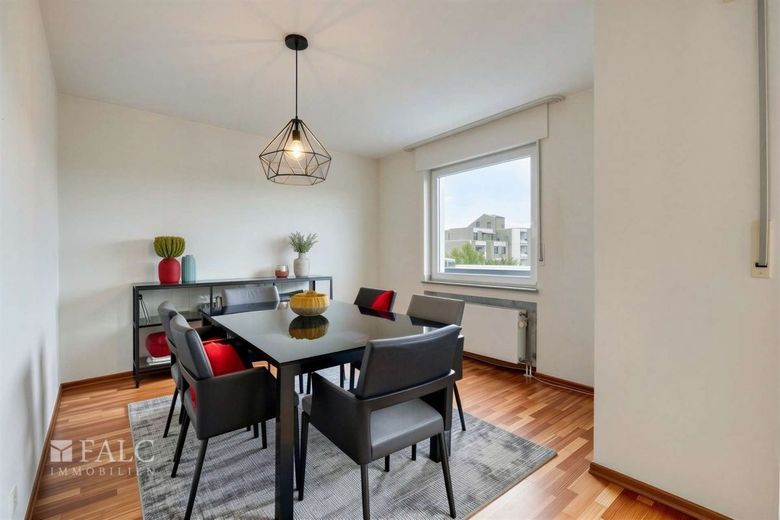 Penthouse a Köln-Weiden - ascensore, garage sotterraneo e fantastica terrazza sul tetto – Esszimmer (KI generiert)
