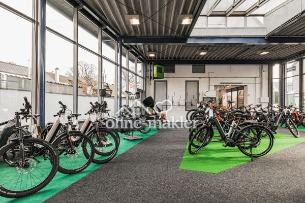 Representatieve bedrijfslocatie met showroom, opslag, productie, werkplaats en kantoorruimtes Neusäß
