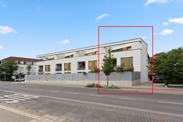 Exklusives Einfamilienhaus mit hochwertiger Ausstattung, 2 PKW Stellplätzen und kleinem Garten – Außenansicht