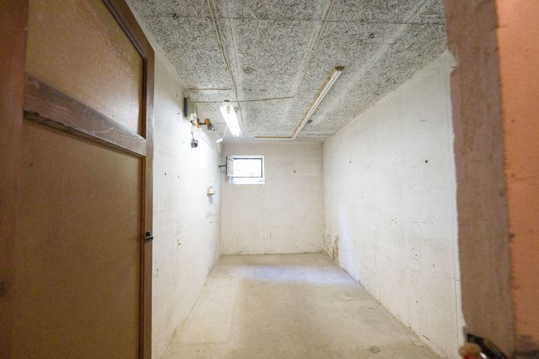Primera ocupación tras una renovación de alta calidad – moderno piso de 3 habitaciones con balcón orientado al sur – Kellerraum